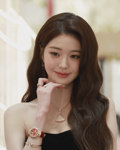 Jang Won-young of IVE